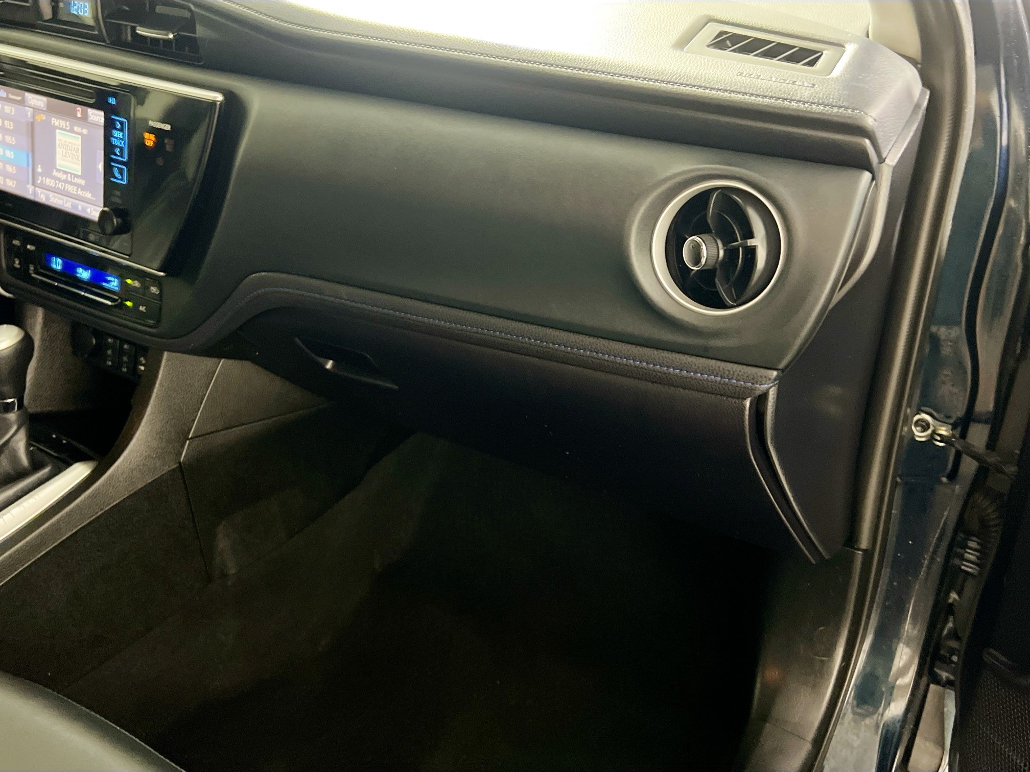 Used 2017 Toyota Corolla XSE FWD image 34