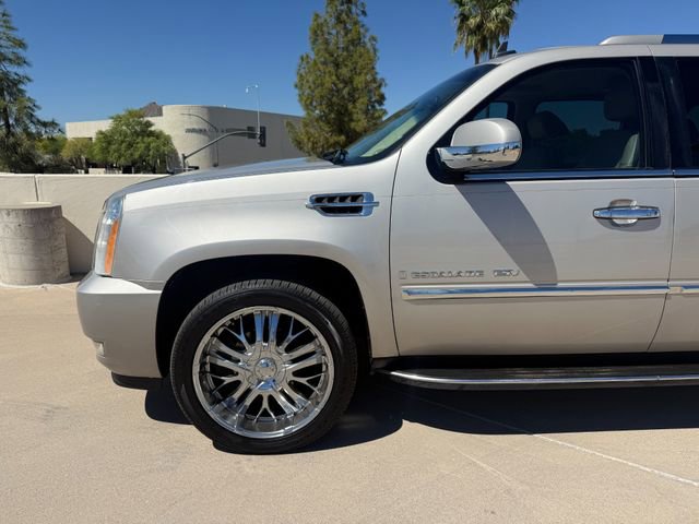 Used 2007 Cadillac Escalade ESV AWD w/ Information Package image 11