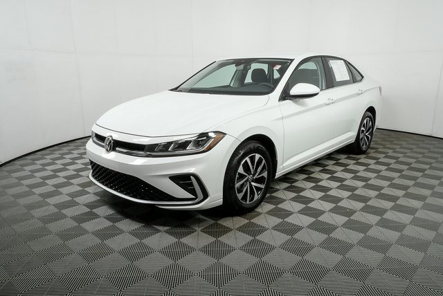 Used 2025 Volkswagen Jetta S video 3