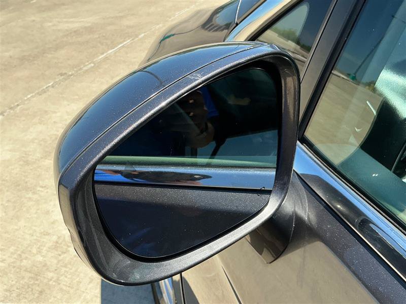 Used 2018 Chrysler Pacifica Touring-L FWD image 15