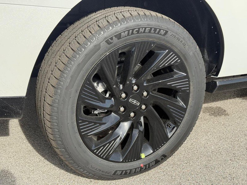 New 2025 Lincoln Navigator Reserve w/ Jet Appearance Package AWD/4WD image 4