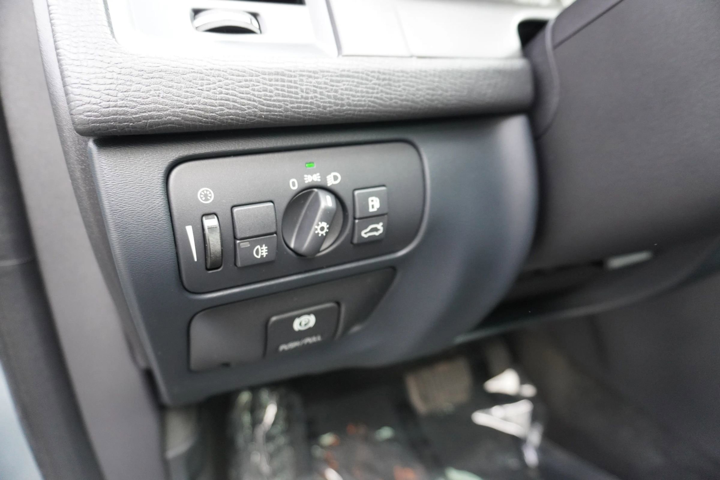 Used 2011 Volvo XC60 3.2 image 23