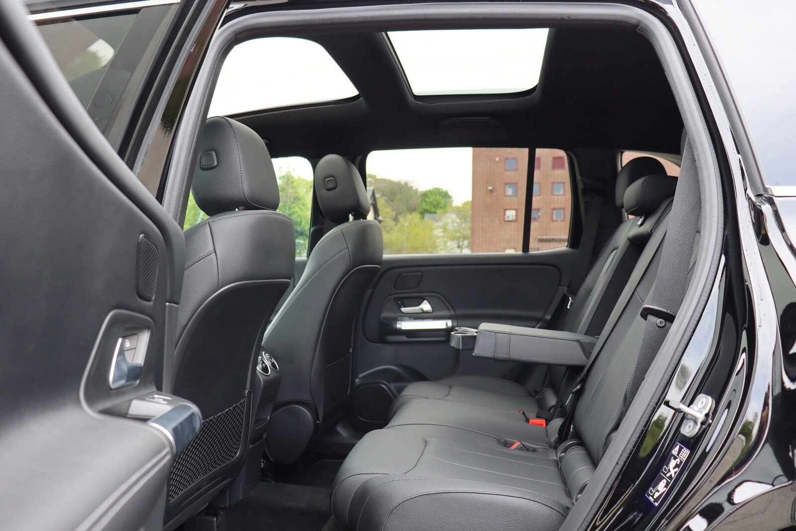 Used 2024 Mercedes-Benz GLB 250 w/ Driver Assistance Package image 14