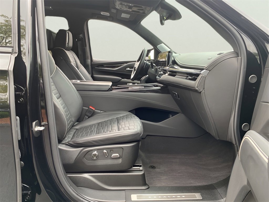 Certified 2024 Cadillac Escalade ESV V w/ Heavy-Duty Trailer Package image 16