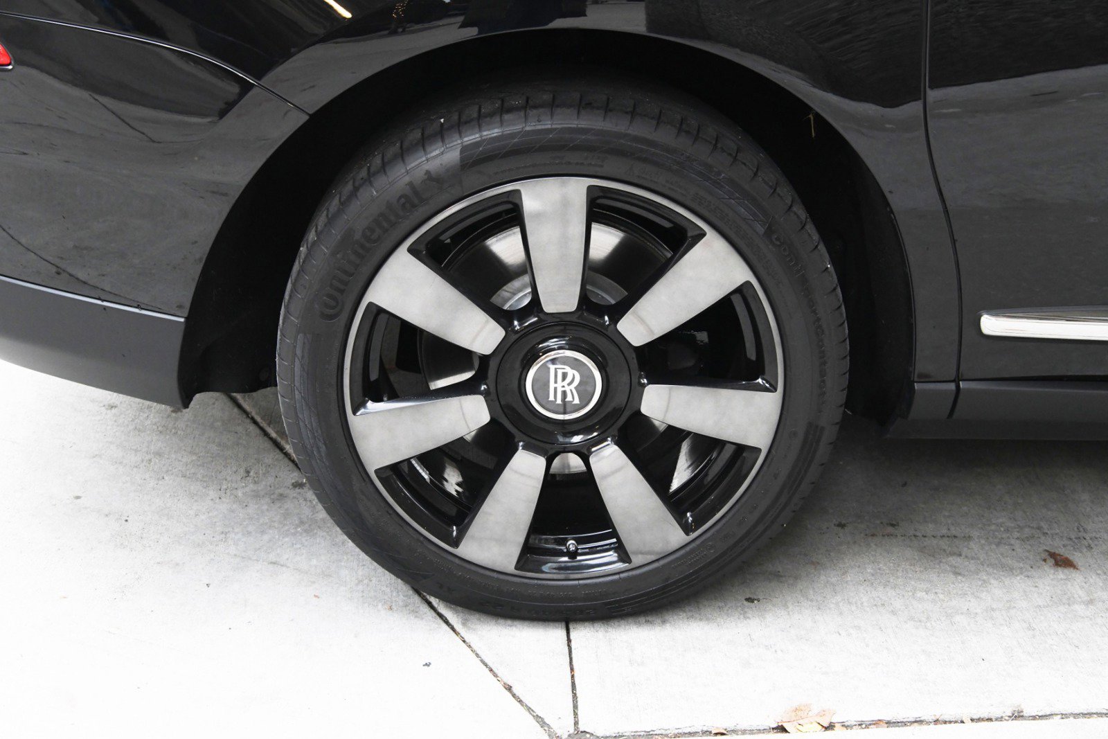 Used 2024 Rolls-Royce Cullinan image 23