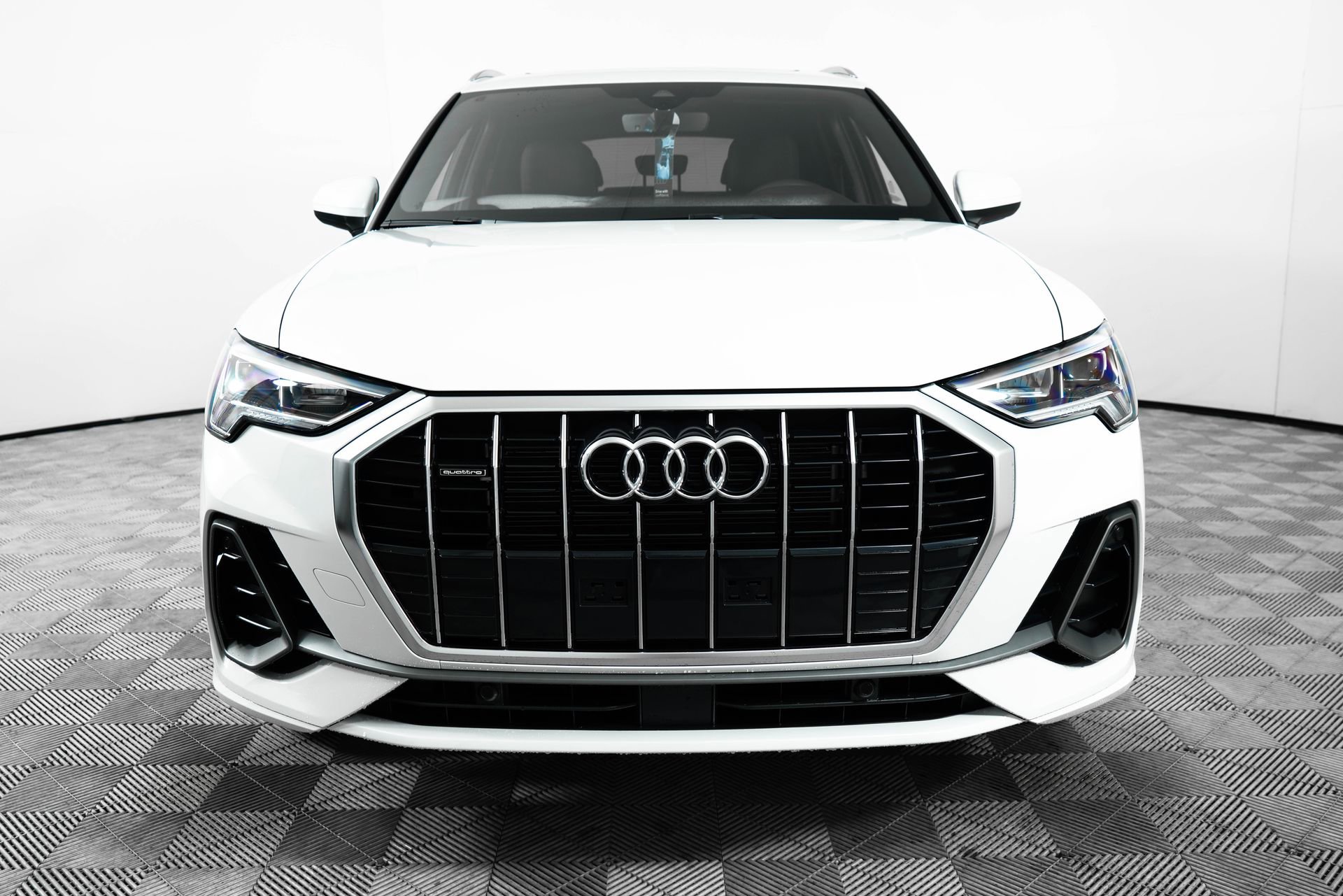 New 2025 Audi Q3 2.0T Premium image 2