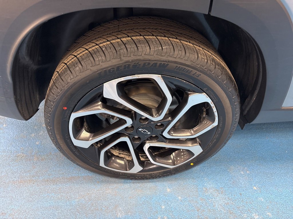 Certified 2025 Chevrolet Trax RS w/ Sunroof Package image 5