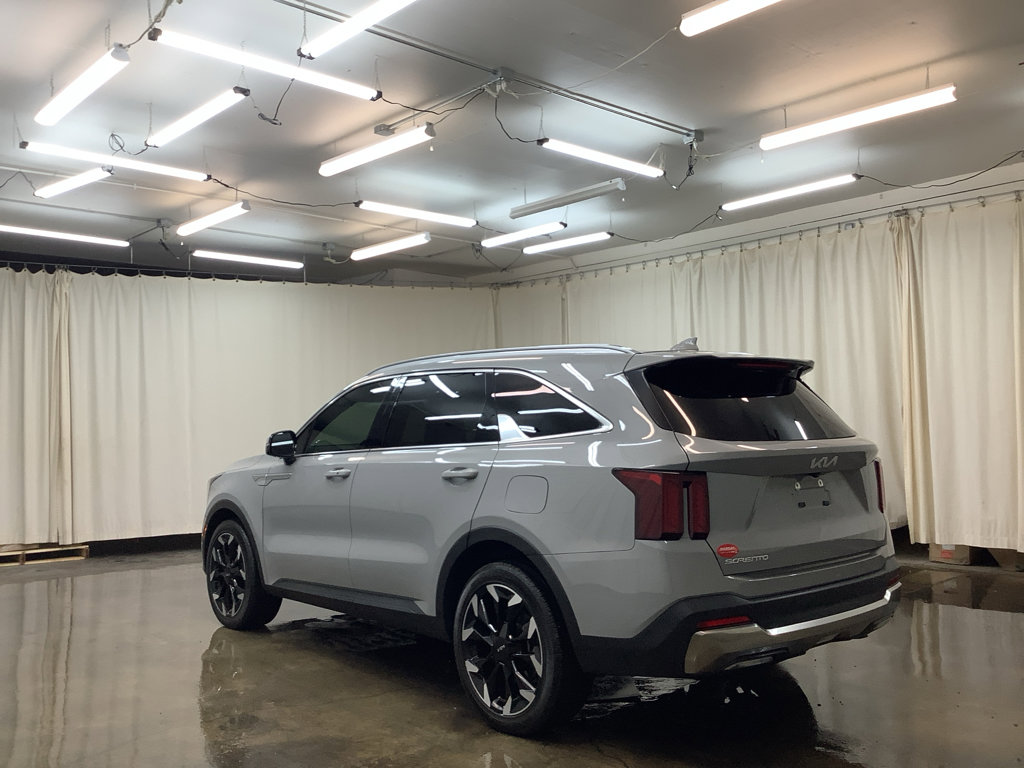 Used 2024 Kia Sorento EX w/ Panoramic Sunroof Package image 9