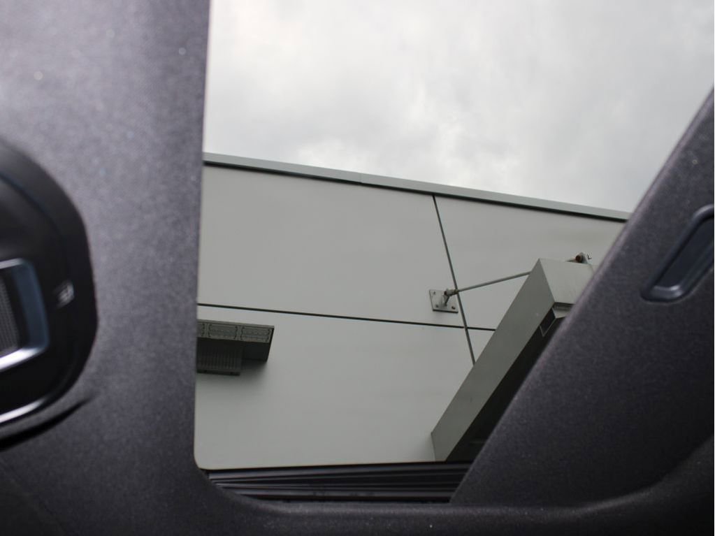 New 2025 Jeep Grand Cherokee Altitude image 21