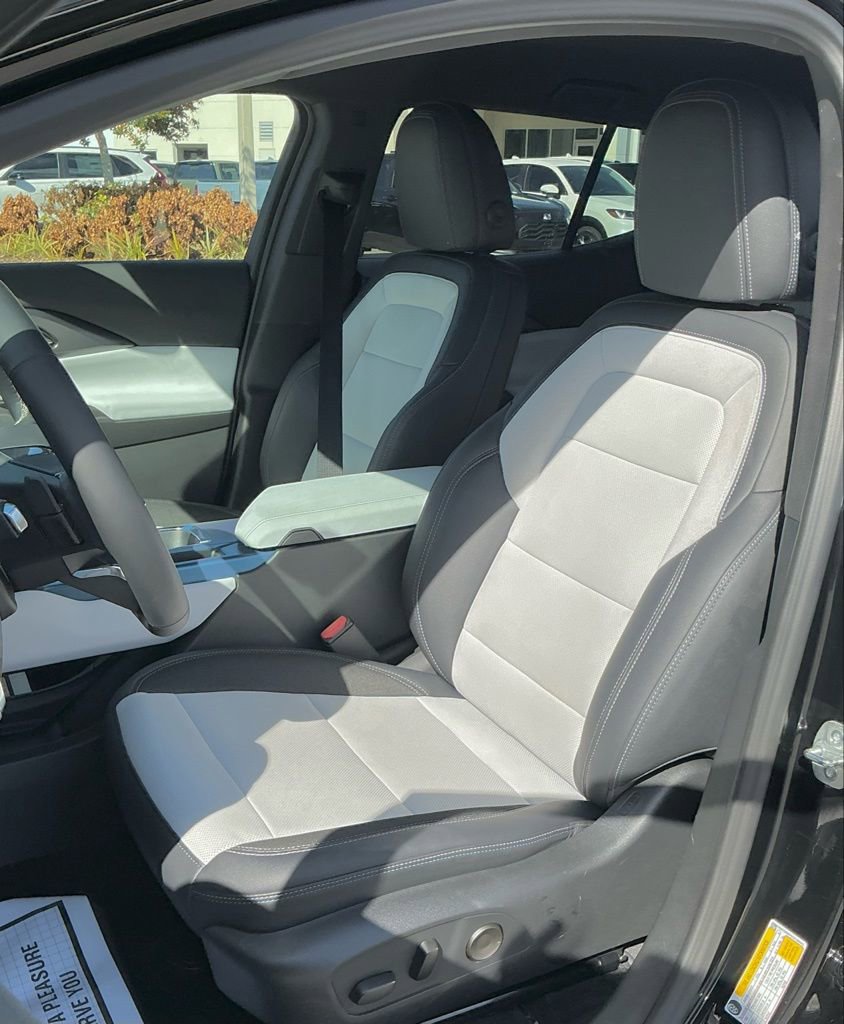 Used 2025 Chevrolet Equinox EV LT image 29