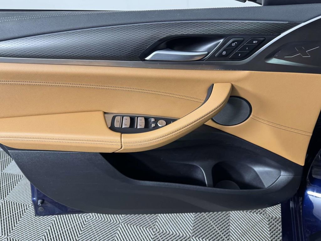 Used 2024 BMW X4 M40i w/ Premium Package image 17