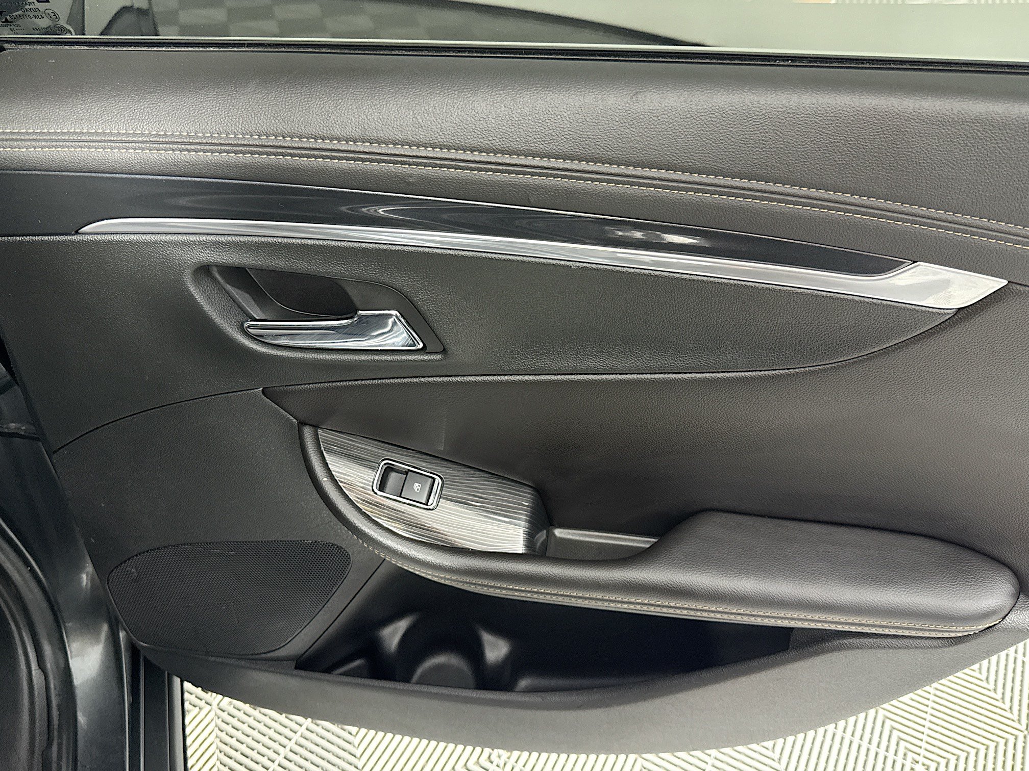 Used 2018 Chevrolet Impala LT FWD image 26