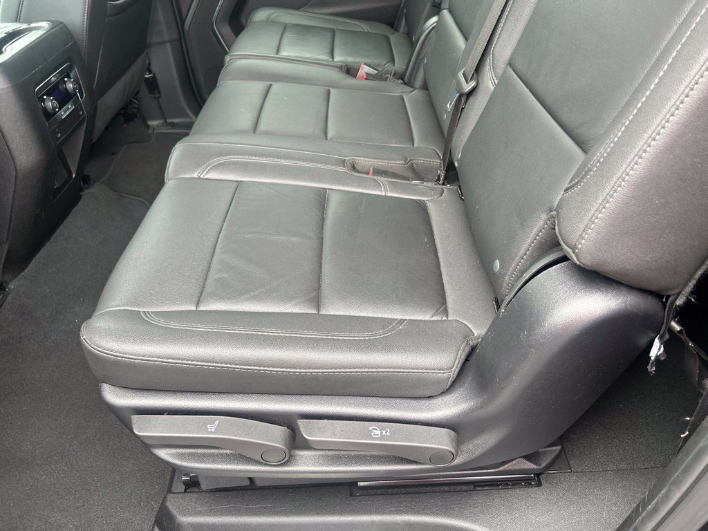 Used 2025 Chevrolet Suburban LT AWD/4WD image 36