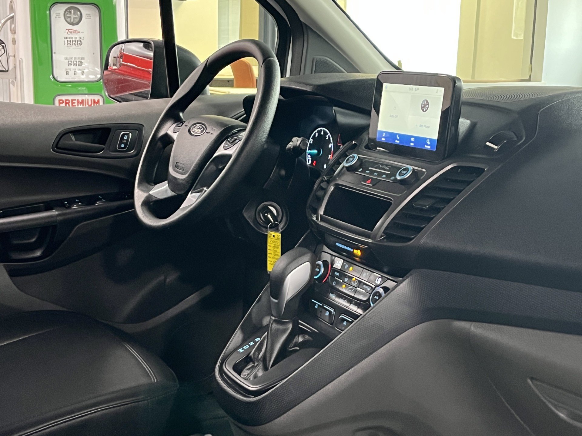 Used 2022 Ford Transit Connect XL FWD image 9