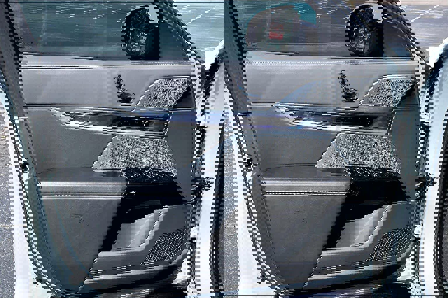 Used 2023 BMW 760i xDrive w/ Executive Package image 22