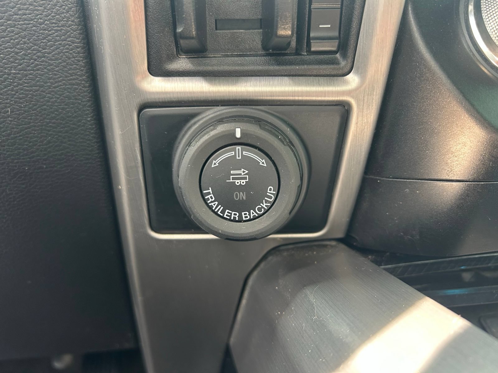 Used 2021 Ford F350 Platinum w/ FX4 Off-Road Package AWD/4WD image 21