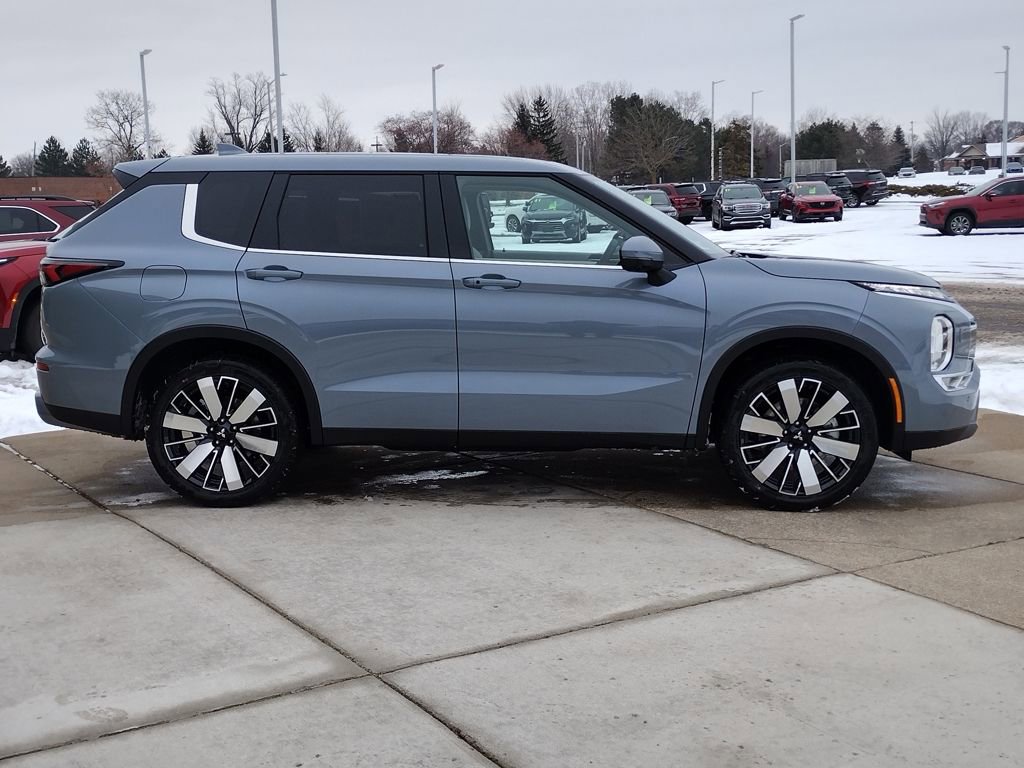 New 2026 Mitsubishi Outlander SE image 14