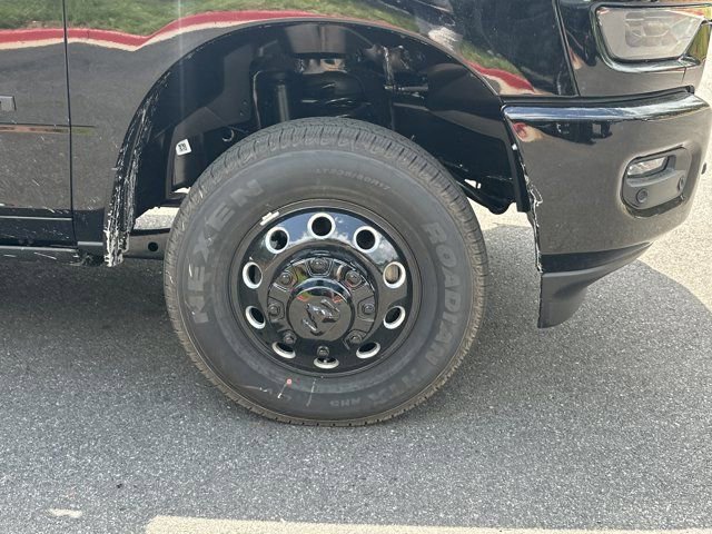 New 2026 RAM 3500 Laramie AWD/4WD image 13
