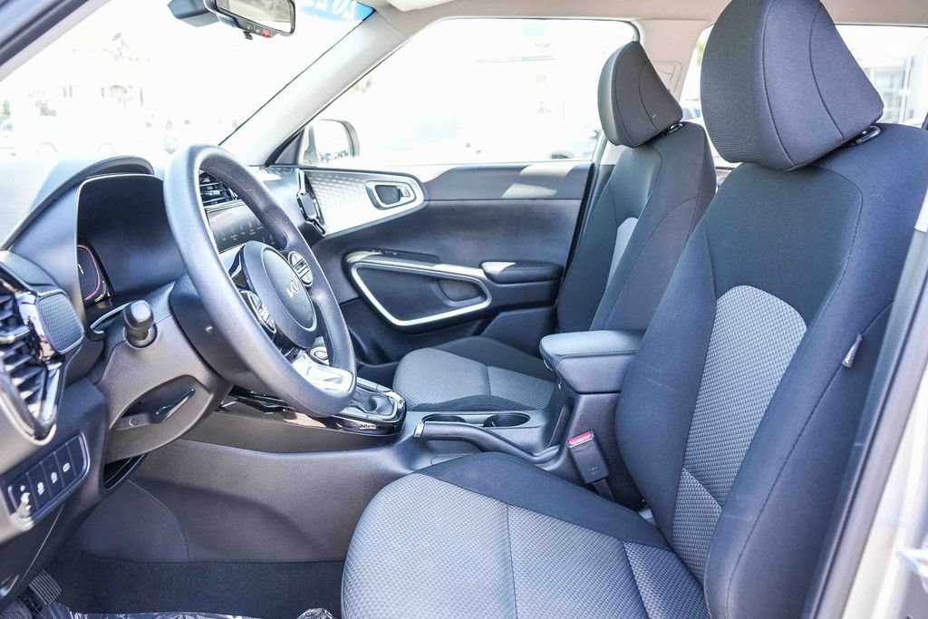 Used 2023 Kia Soul S FWD image 21