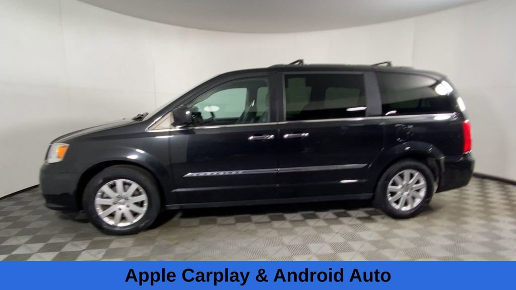 Used 2016 Chrysler Town & Country Touring w/ Driver Convenience Group image 8
