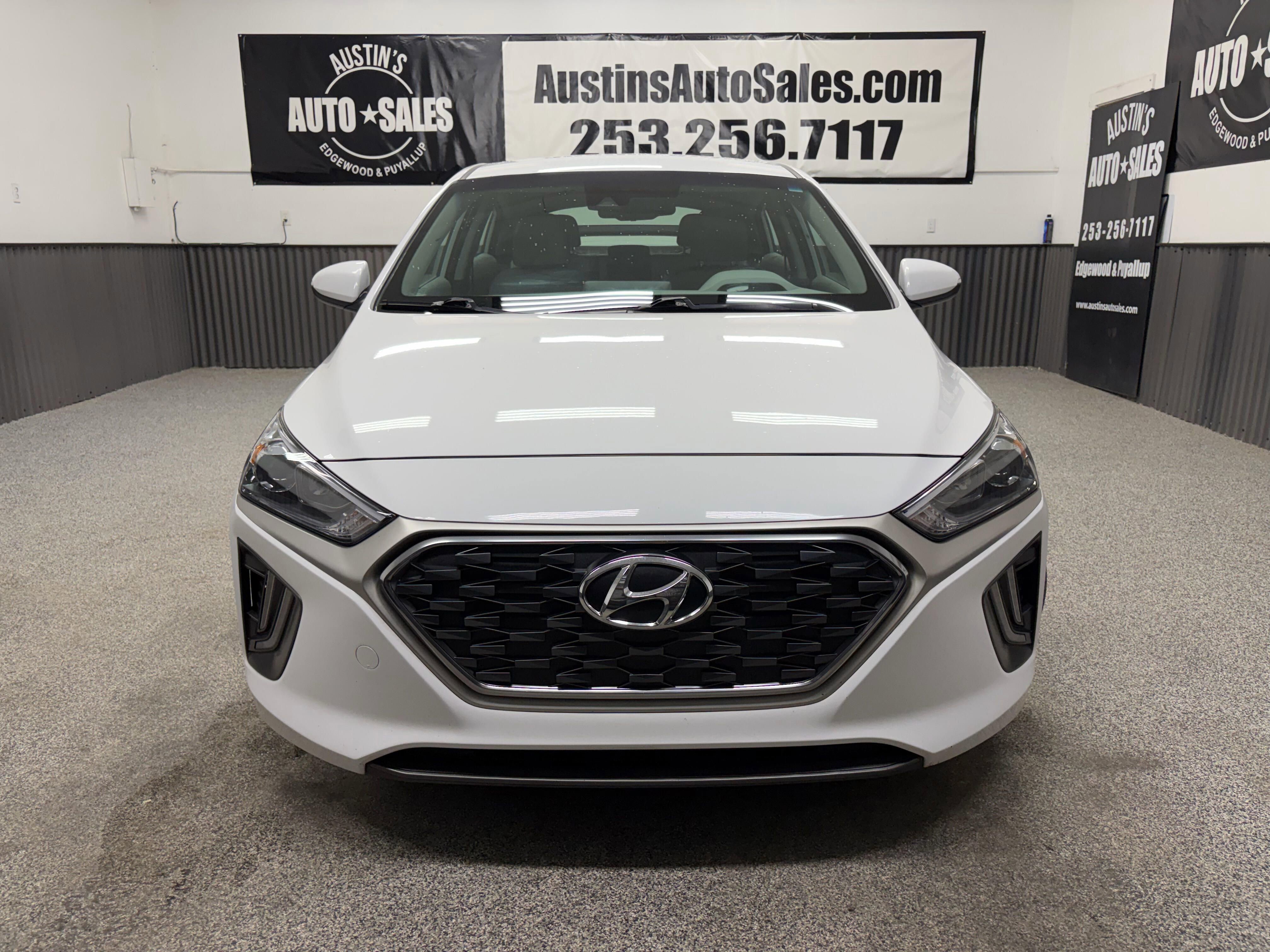Used 2020 Hyundai Ioniq SE image 5