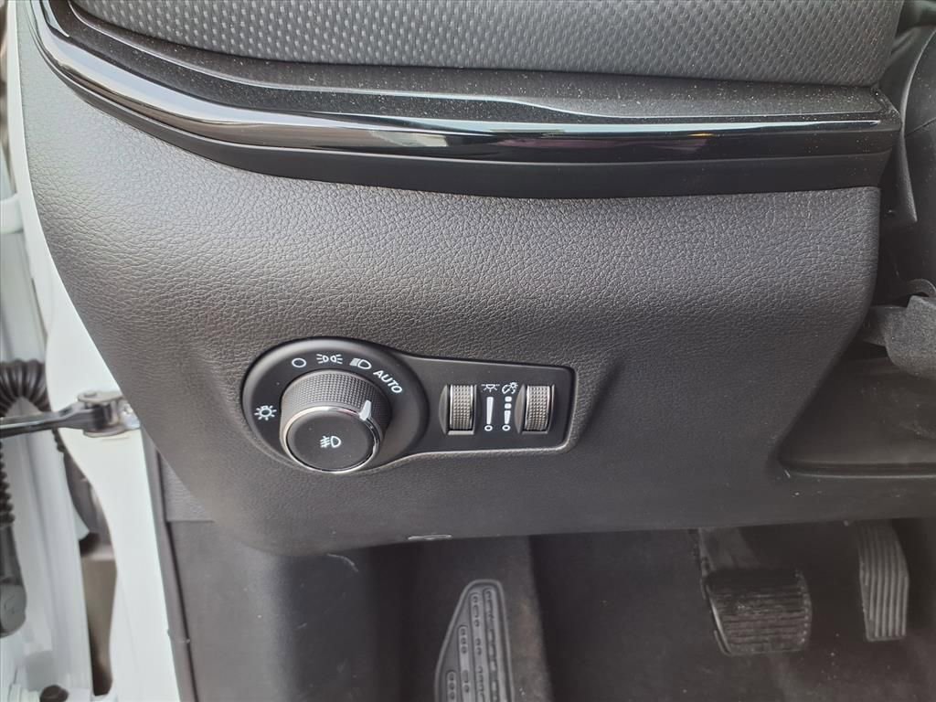 New 2026 Jeep Compass Latitude image 13