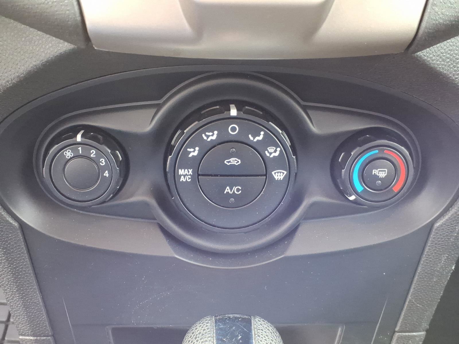 Used 2012 Ford Fiesta SE image 13