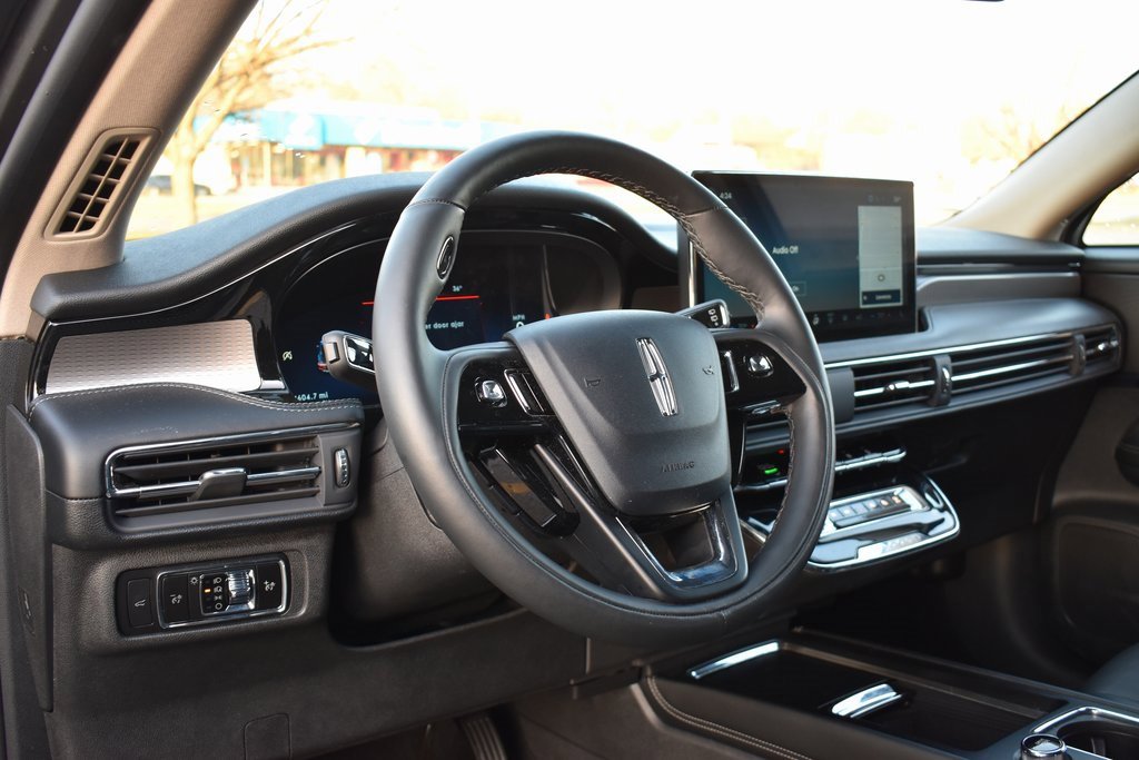 Used 2025 Lincoln Corsair Reserve image 10