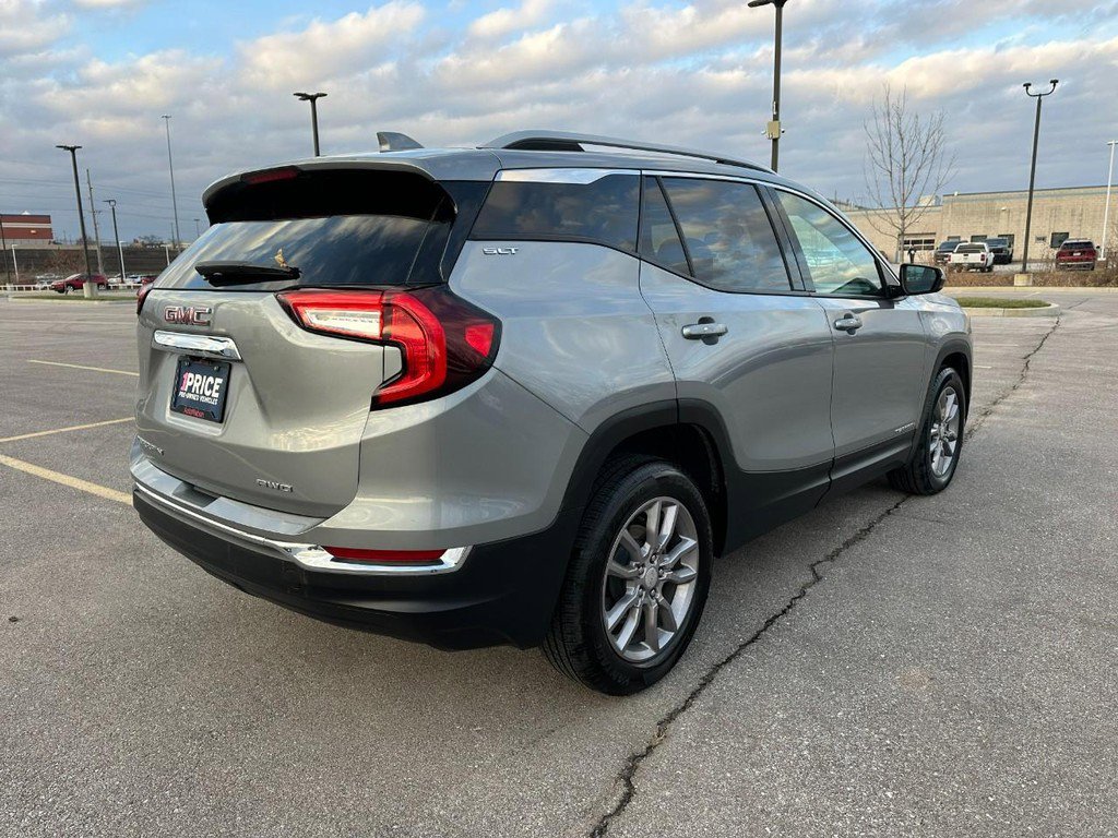 Used 2024 GMC Terrain SLT image 7