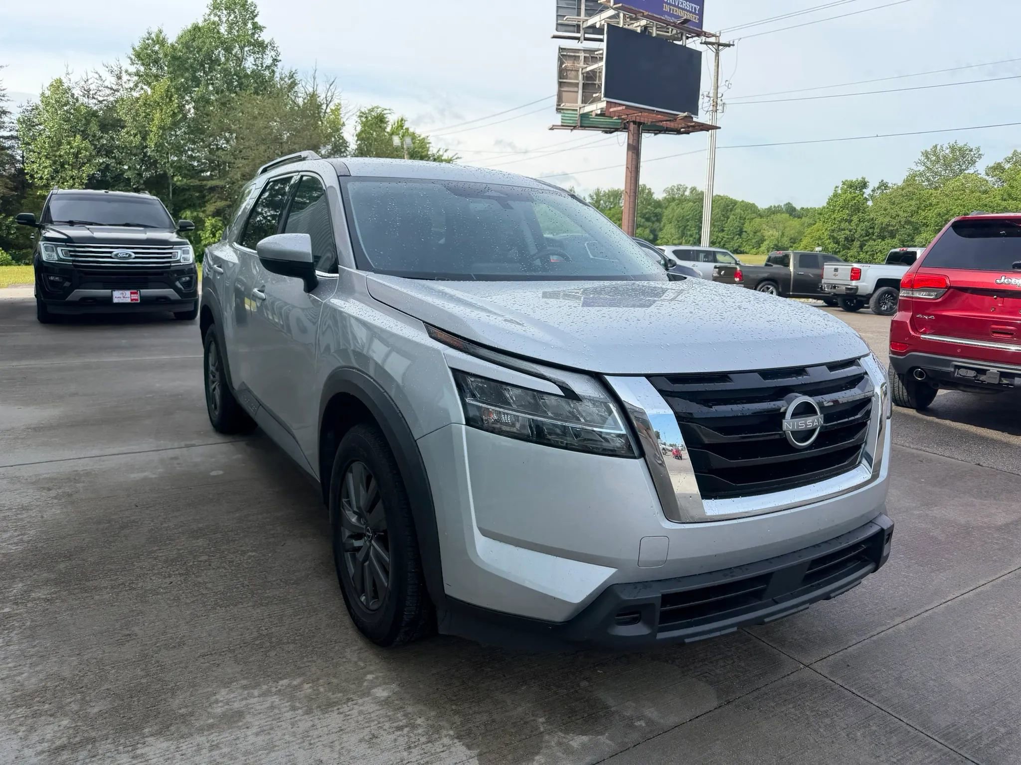 Used 2022 Nissan Pathfinder SV AWD/4WD image 36