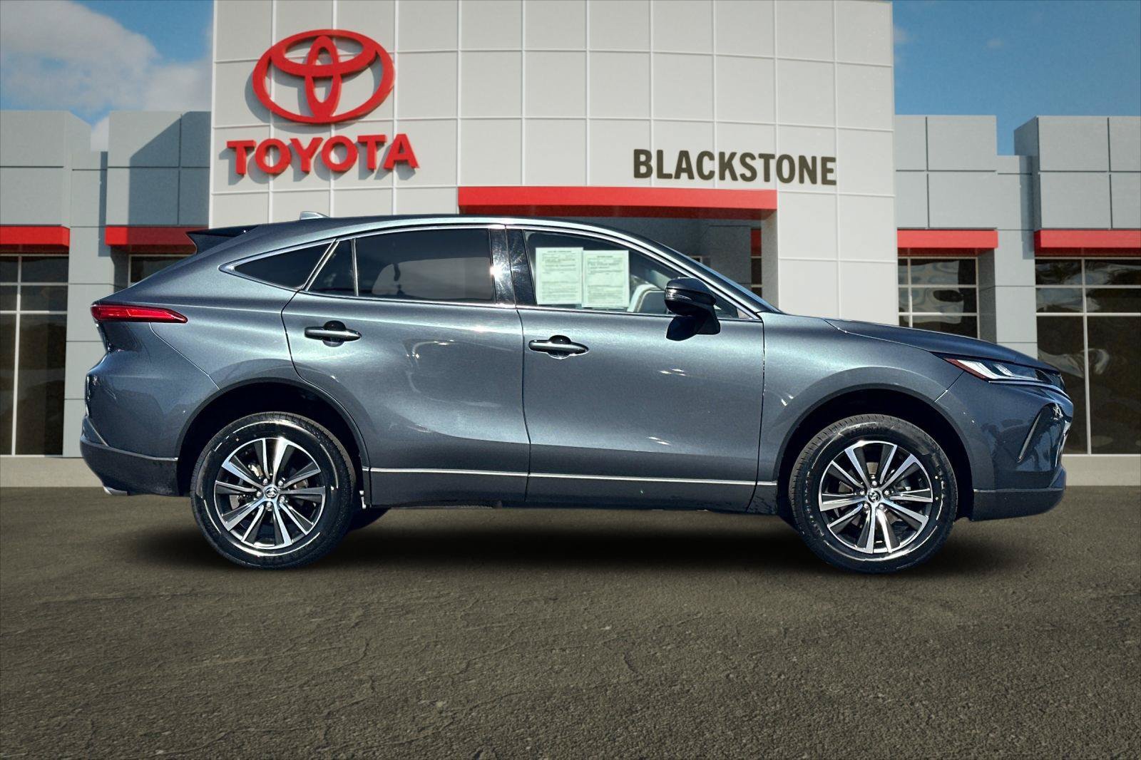 Used 2024 Toyota Venza LE AWD/4WD image 2