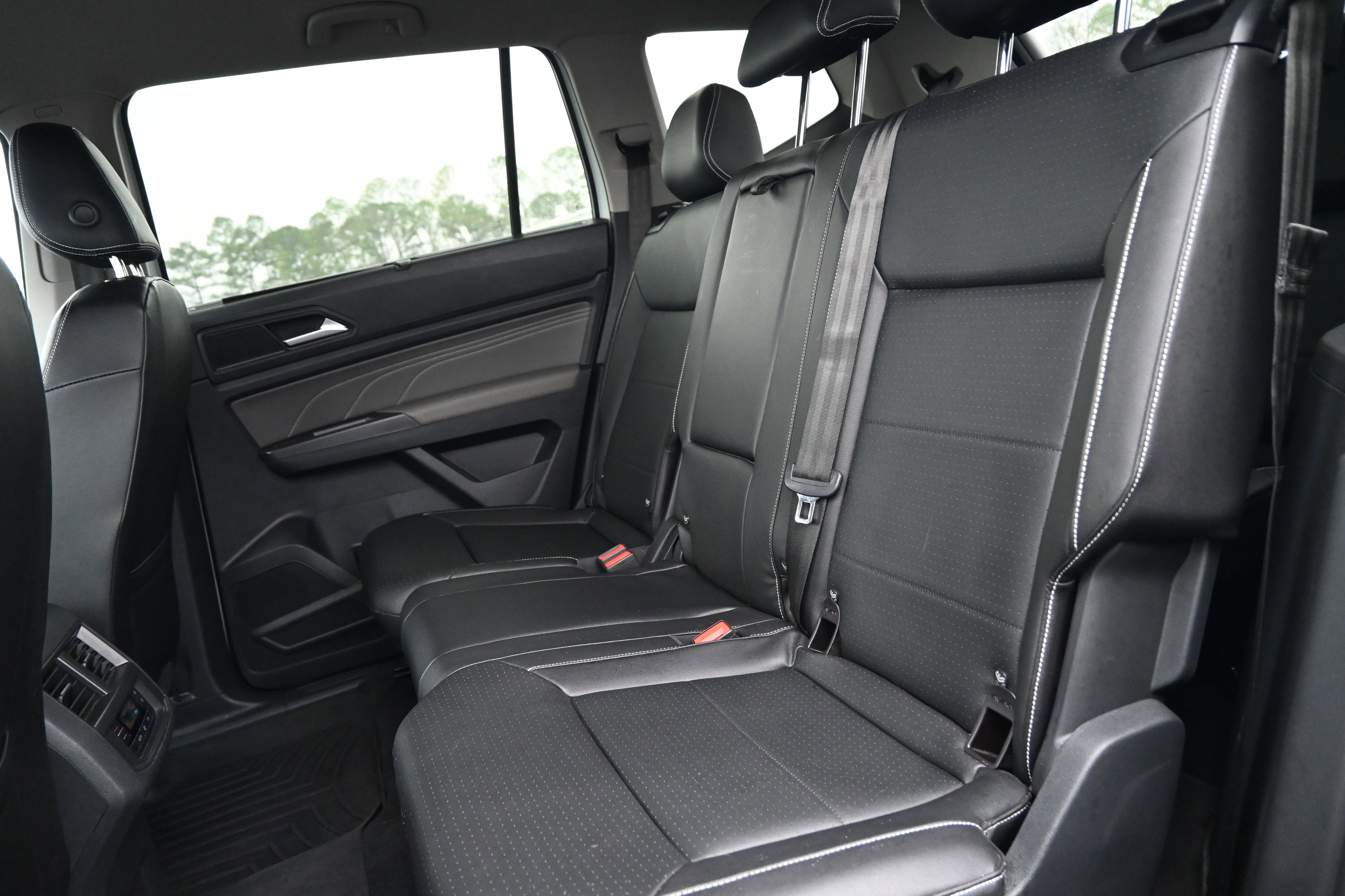 Used 2023 Volkswagen Atlas SE w/ Black Wheel Package image 30