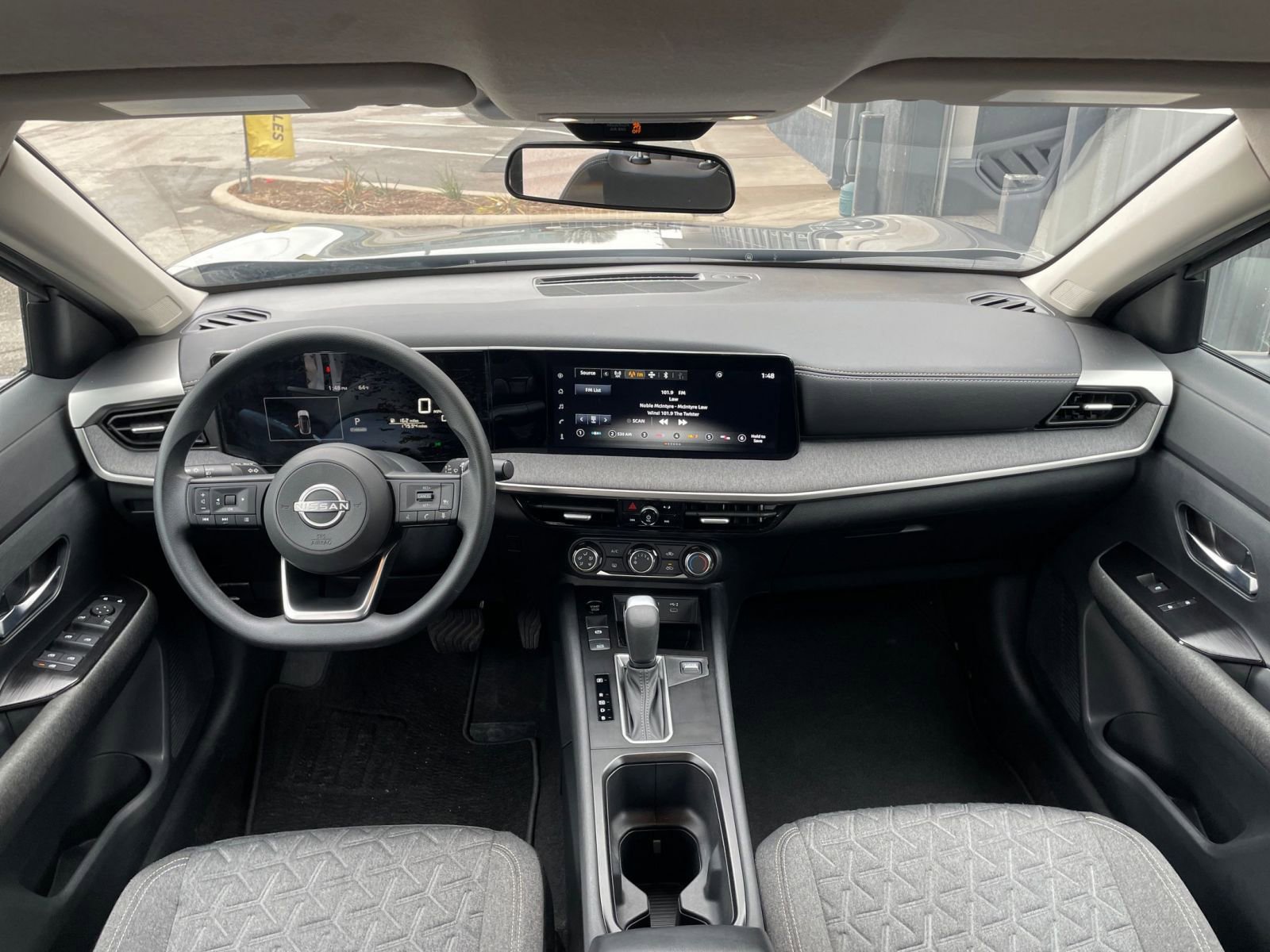 Used 2025 Nissan Kicks SV image 31