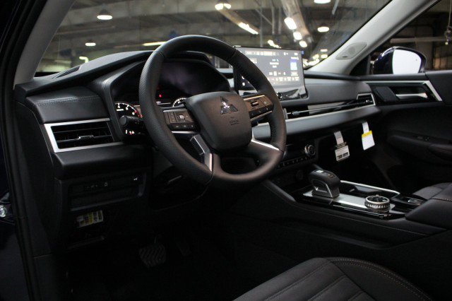 New 2026 Mitsubishi Outlander SE image 5