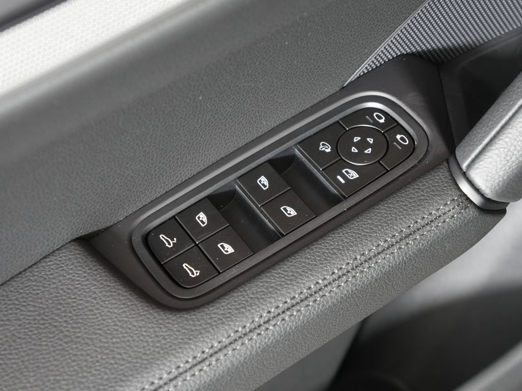 Certified 2026 Porsche Cayenne AWD/4WD image 17