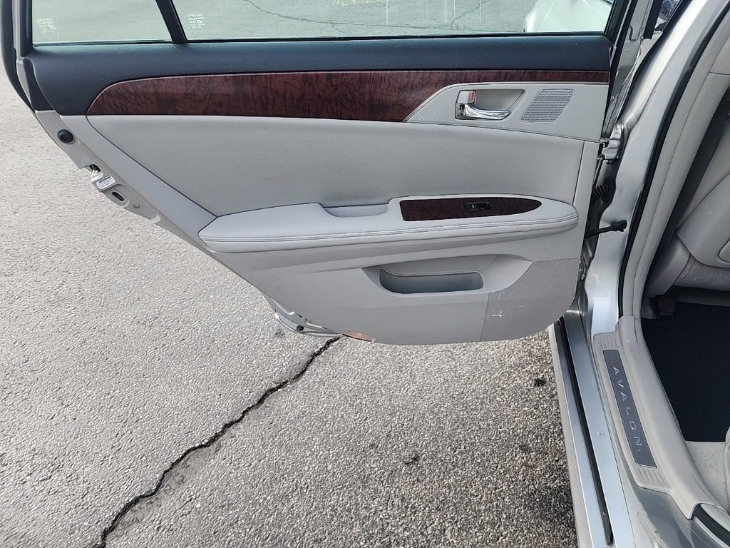 Used 2012 Toyota Avalon Limited image 21