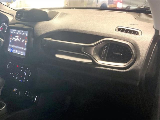 Used 2023 Jeep Renegade Latitude image 17