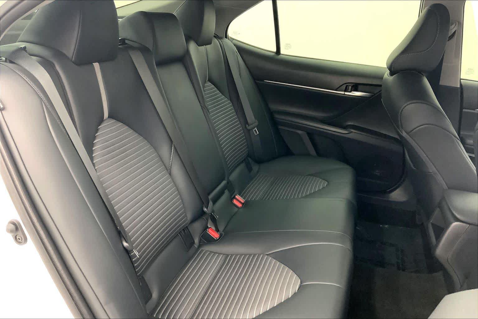 Used 2022 Toyota Camry SE FWD image 13