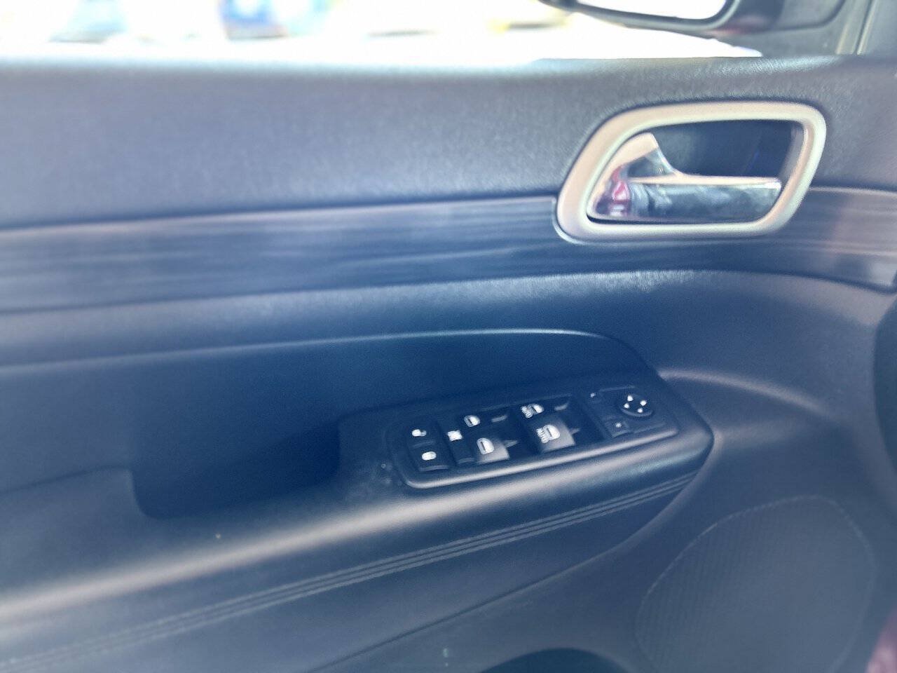 Used 2019 Jeep Grand Cherokee Altitude AWD/4WD image 33