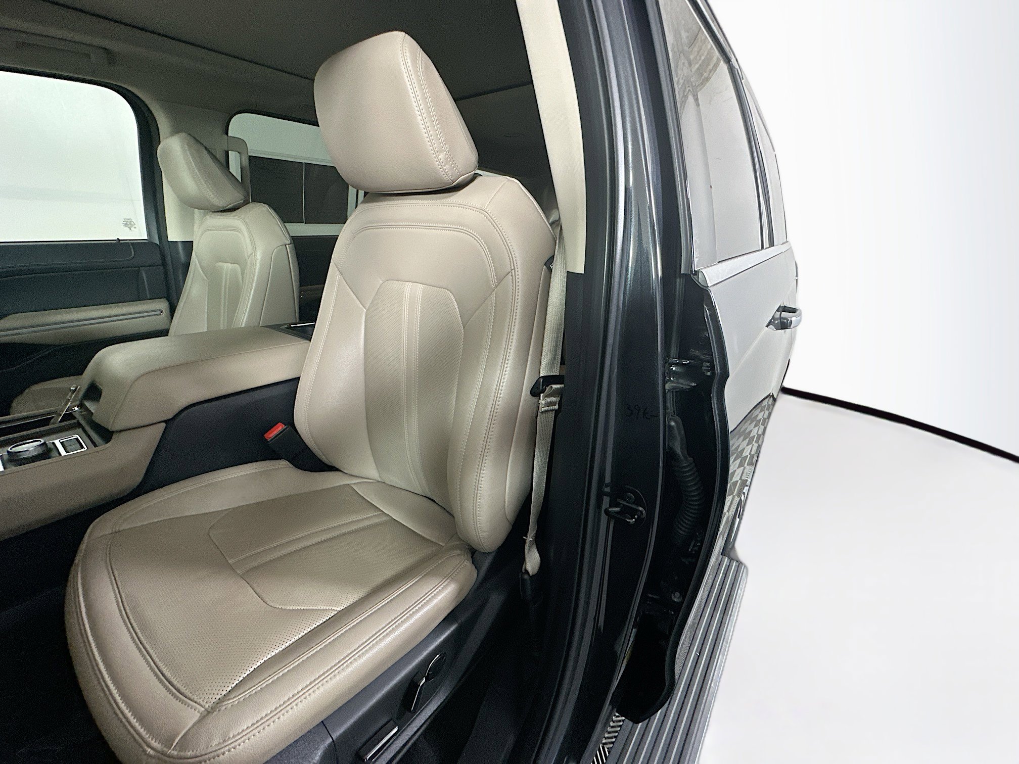 Used 2024 Ford Expedition Limited image 12