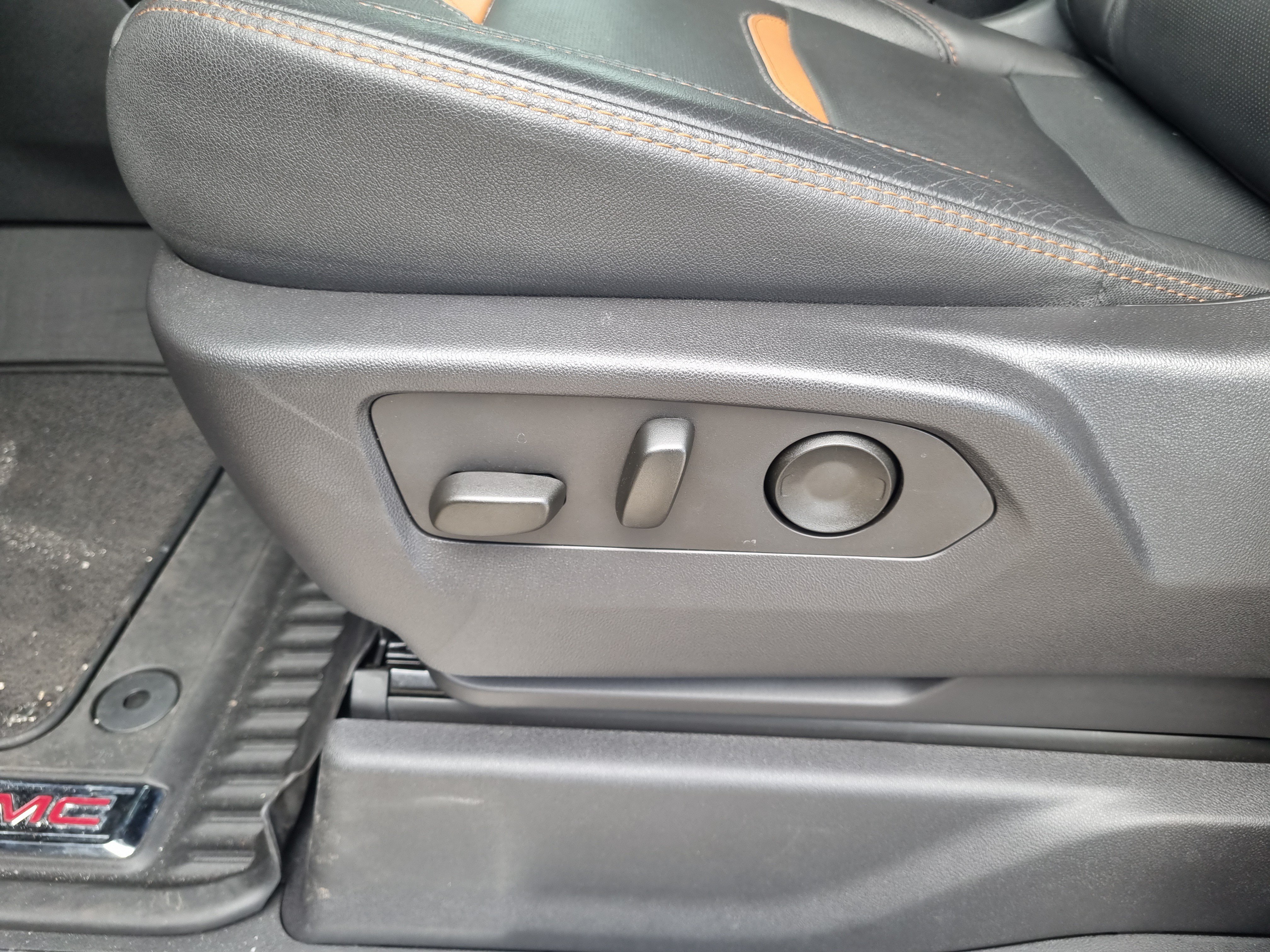 Used 2024 GMC Sierra 1500 AT4 w/ Technology Package AWD/4WD image 19