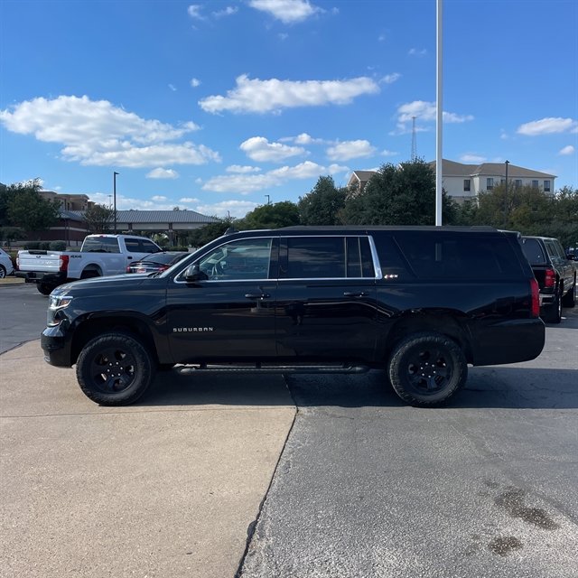 Used 2018 Chevrolet Suburban LT image 1