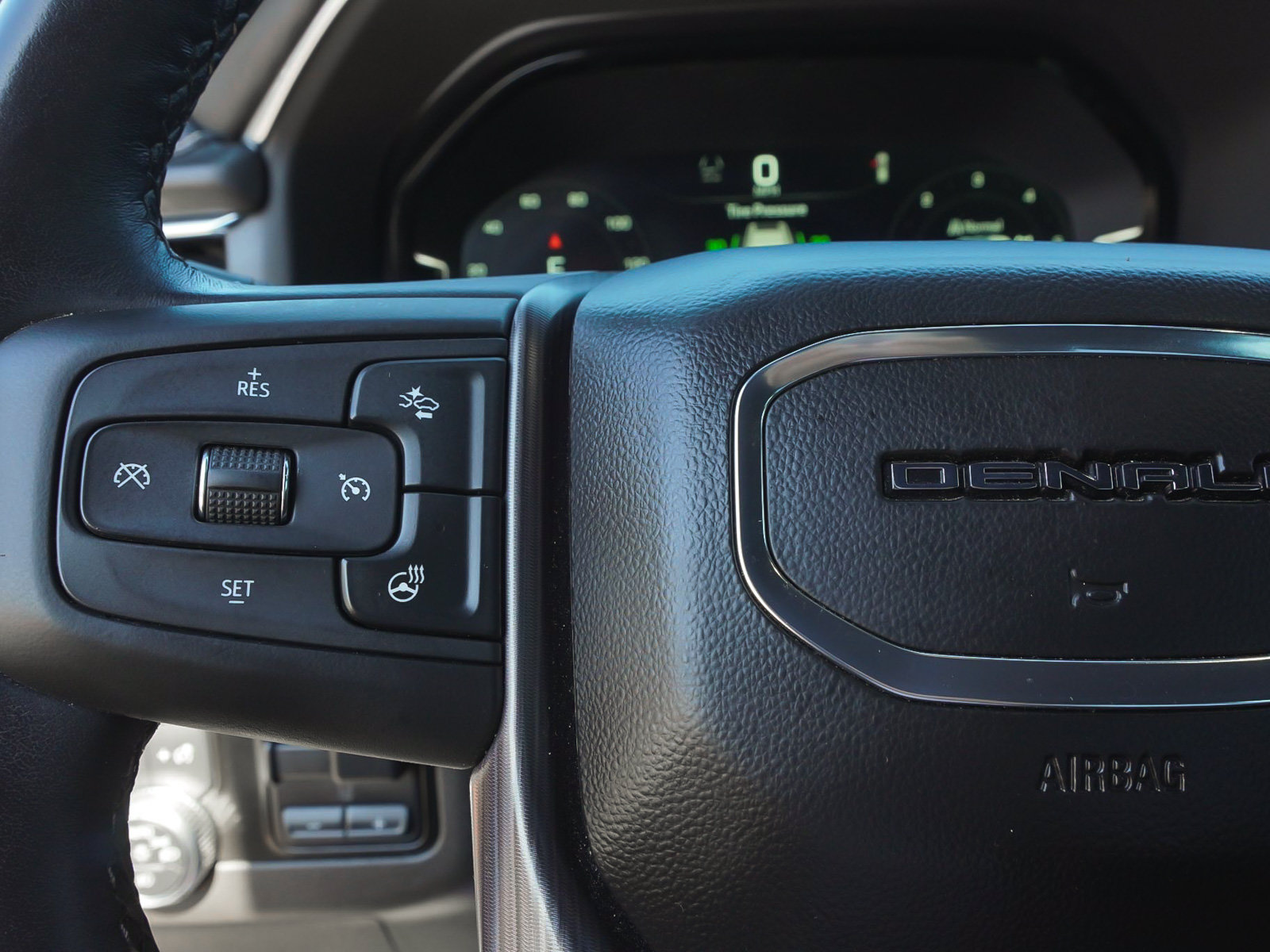 Used 2023 GMC Yukon XL Denali Ultimate AWD/4WD image 19
