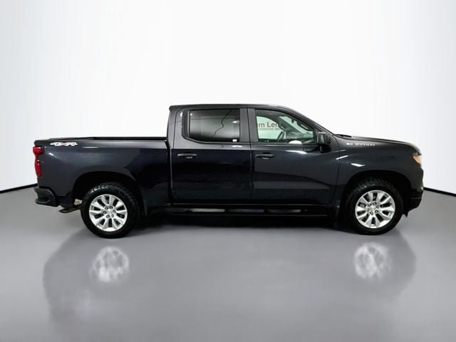 Used 2023 Chevrolet Silverado 1500 Custom AWD/4WD image 9
