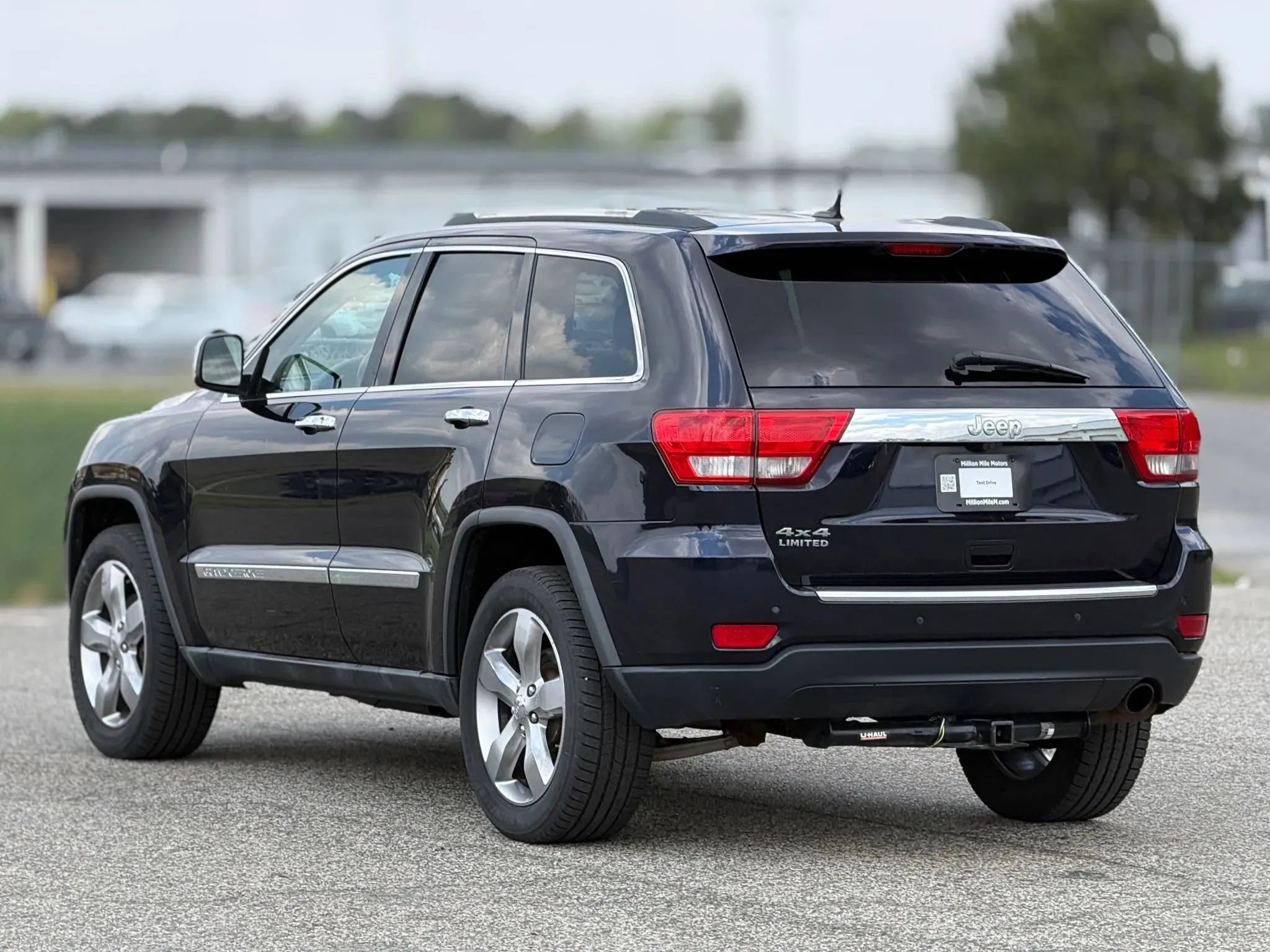 Used 2011 Jeep Grand Cherokee Limited w/ Luxury Group II image 10