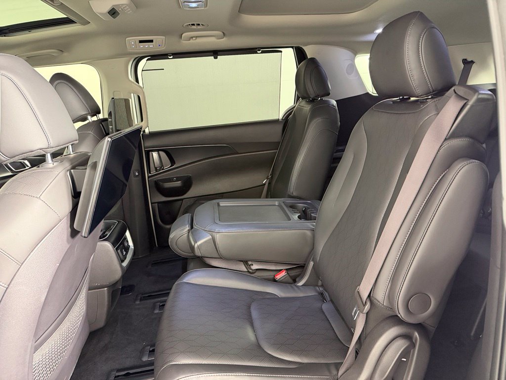 Used 2025 Kia Carnival SX FWD image 18