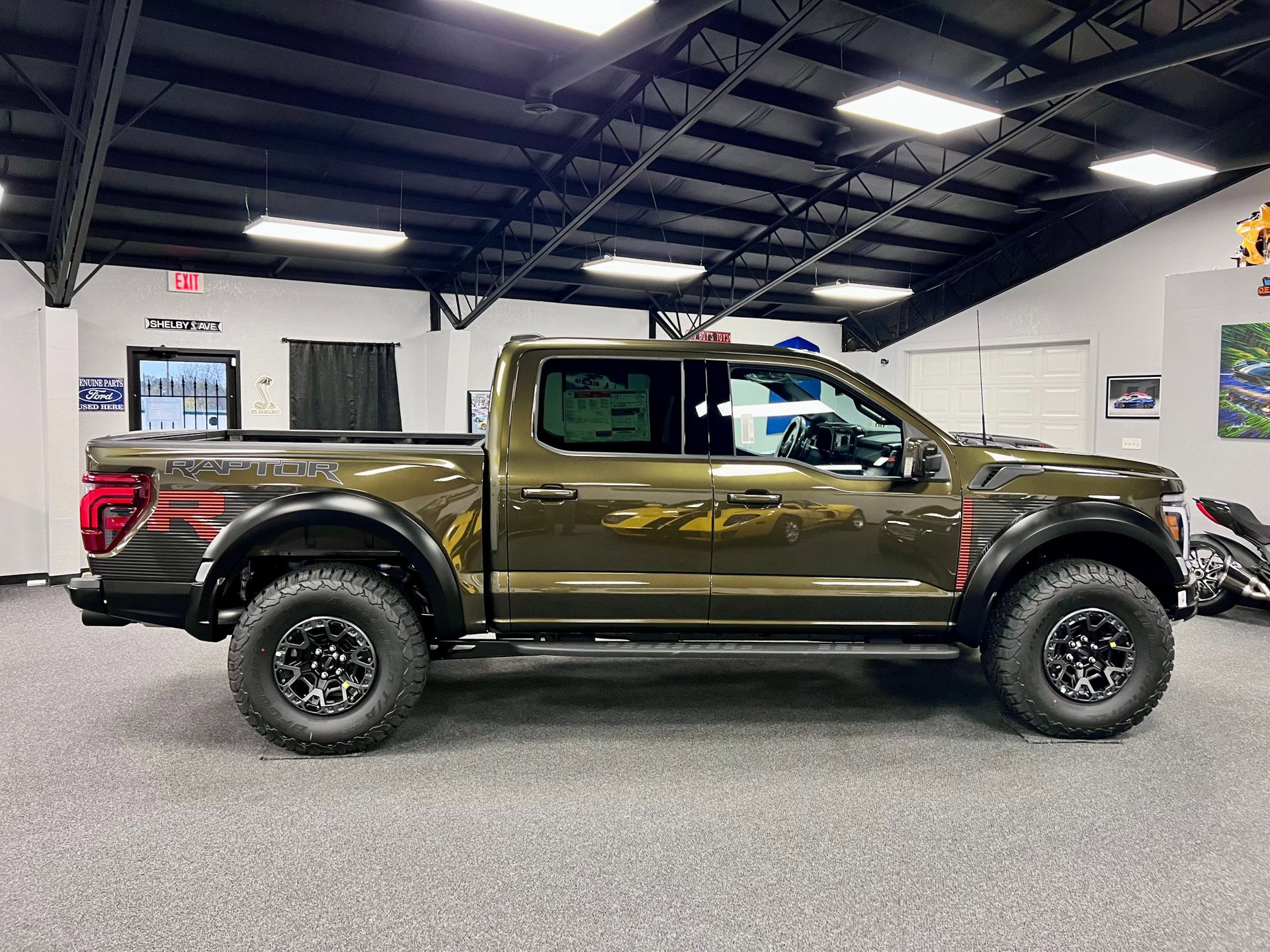 Used 2025 Ford F150 Raptor w/ Equipment Group 803A Raptor R image 4