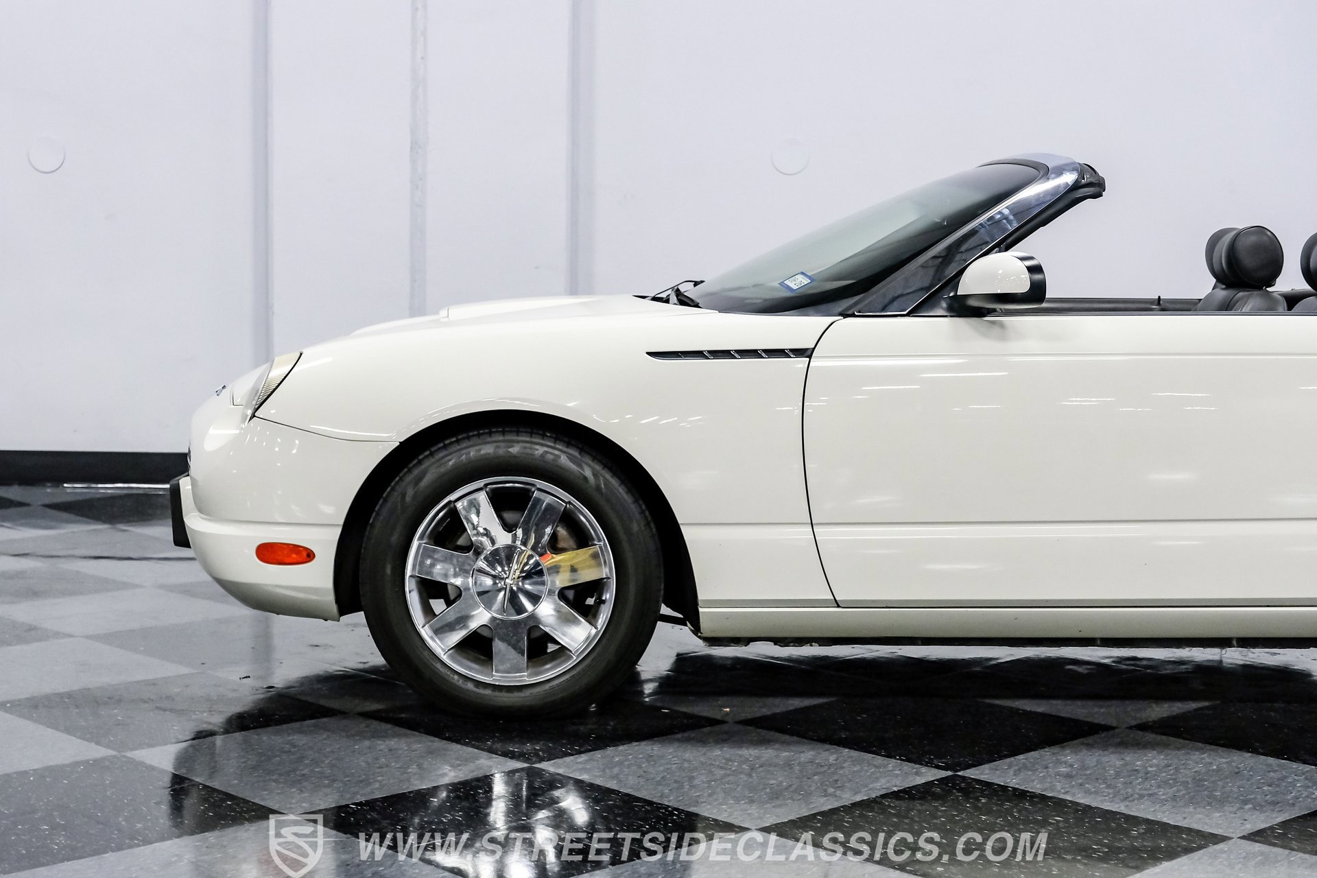 Used 2002 Ford Thunderbird image 23