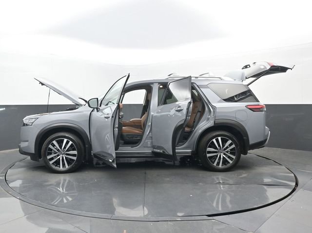Used 2025 Nissan Pathfinder Platinum AWD/4WD image 34
