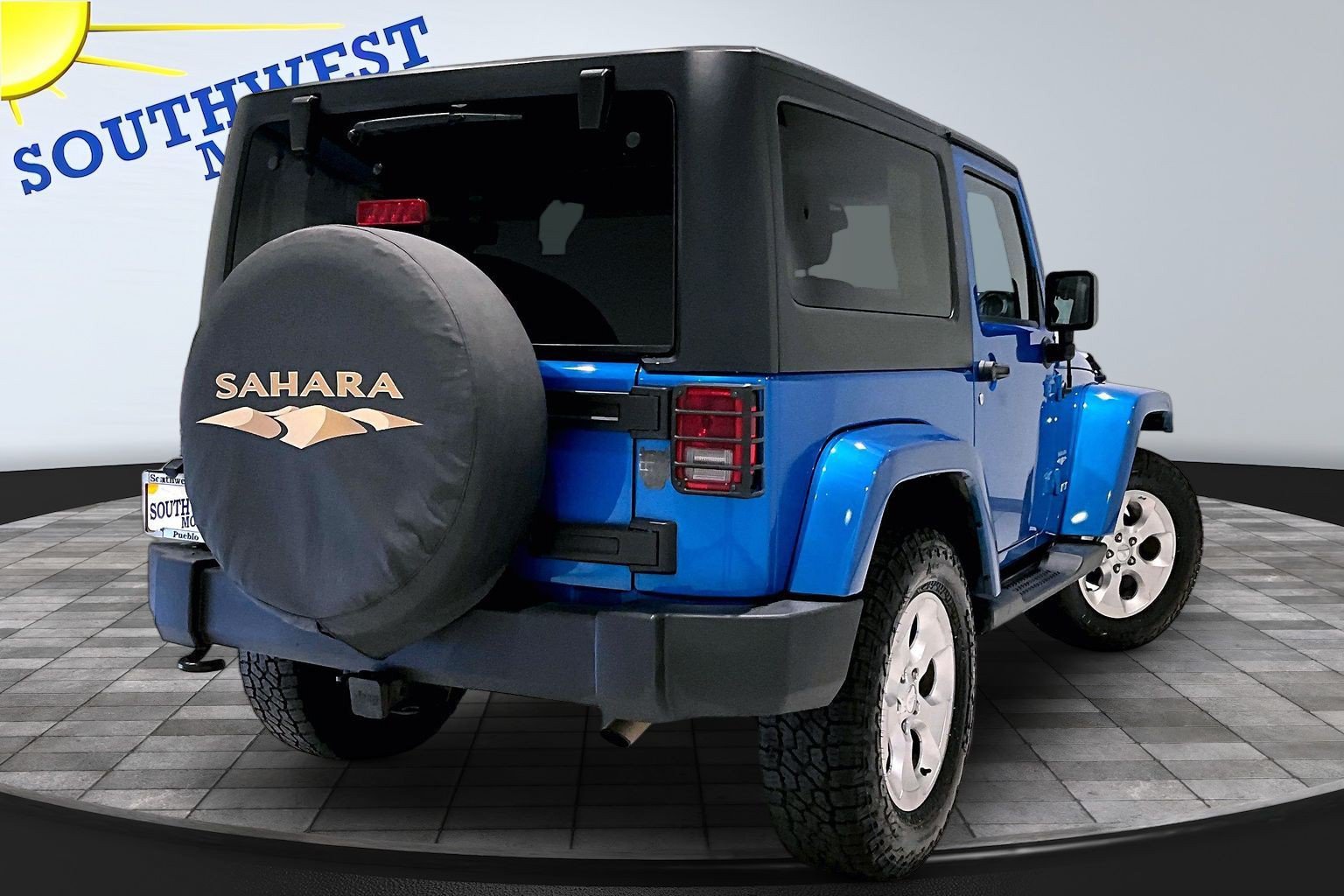 Used 2015 Jeep Wrangler Sahara w/ Connectivity Group AWD/4WD image 7